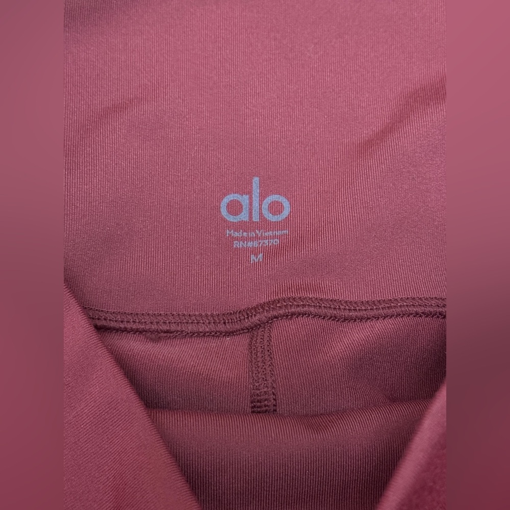 Alo Yoga AirBrush leggings Dark Cranberry Color NWOT - Picture 6 of 11